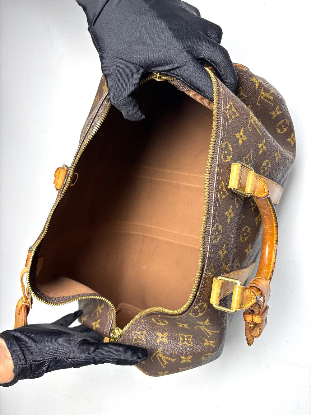 Preowned. LV Keepall 45 Mono. FI1920|11790