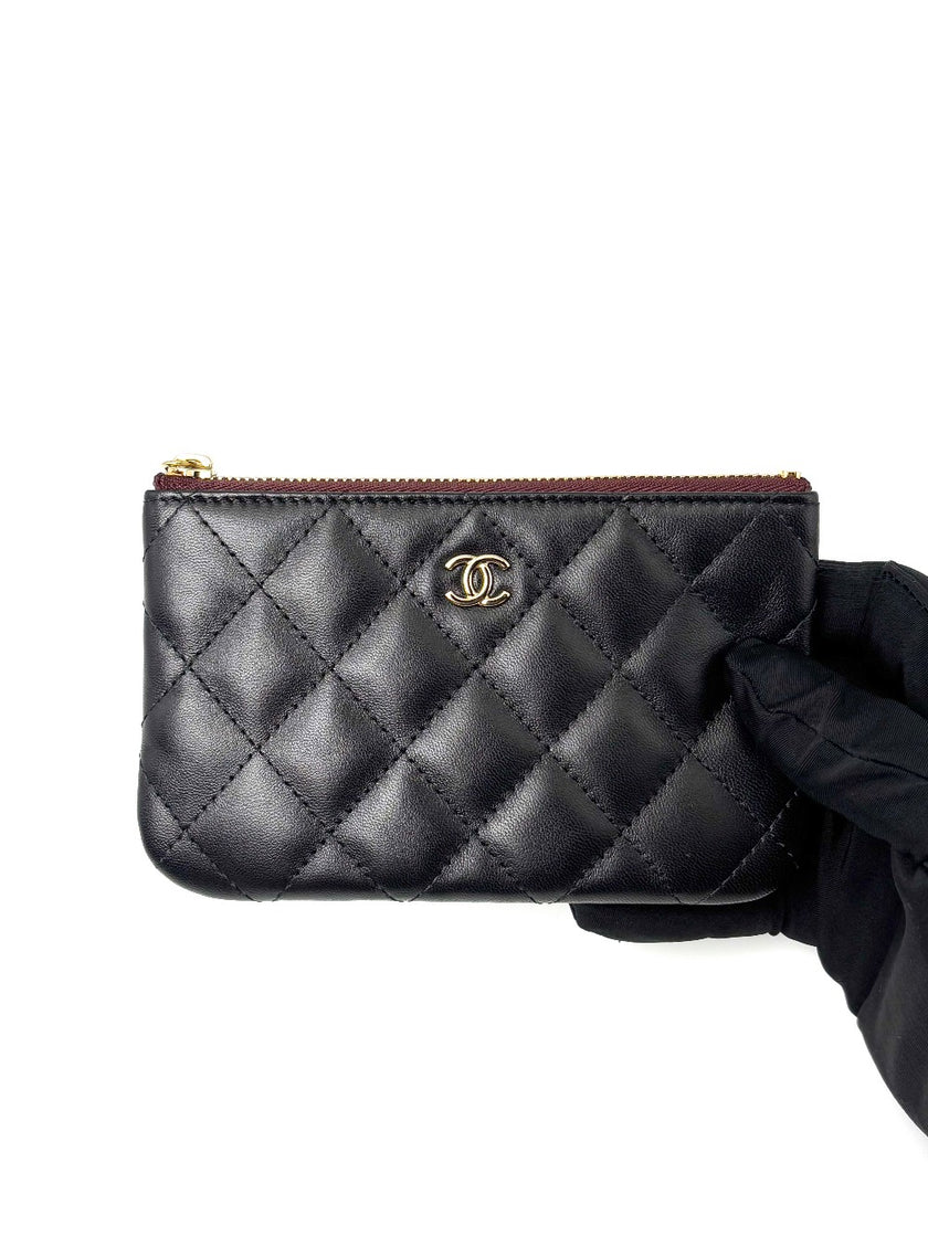 Unused. Chanel O Case Black. 25050858|6674