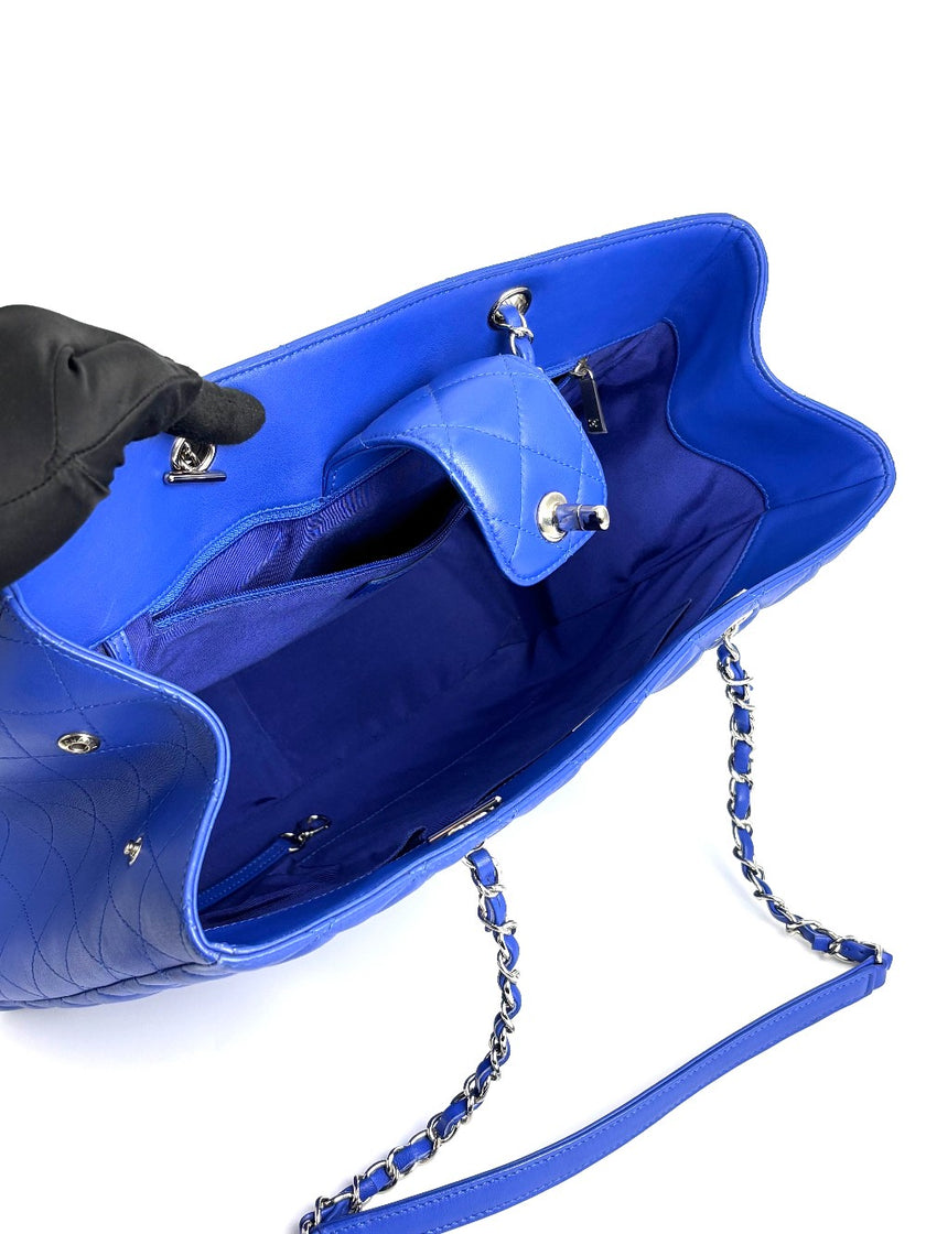 Like New. Chanel Chain Tote Blue. 26794733|4125