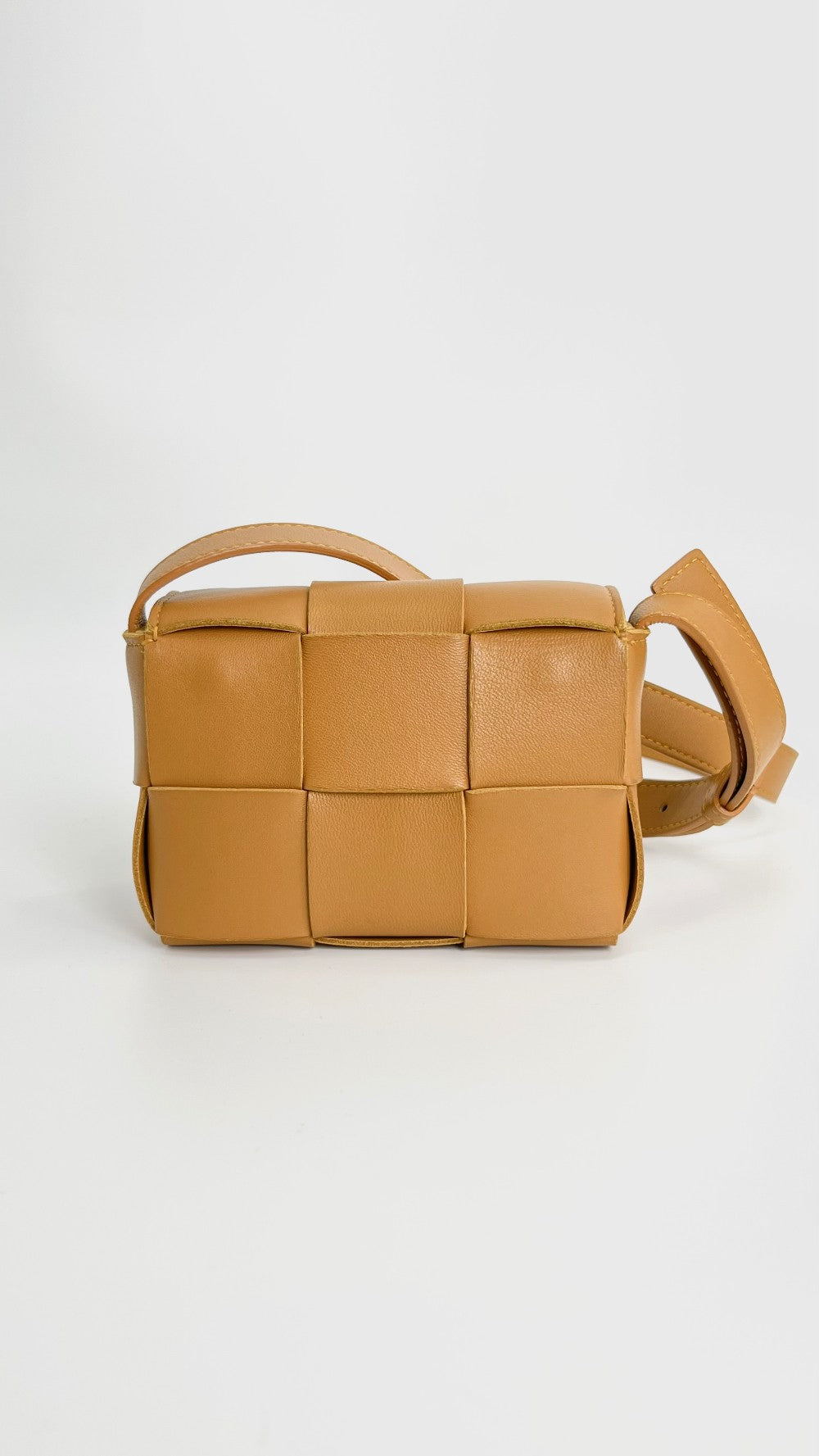 Like New. Bottega Cassette Flap Mini|4519