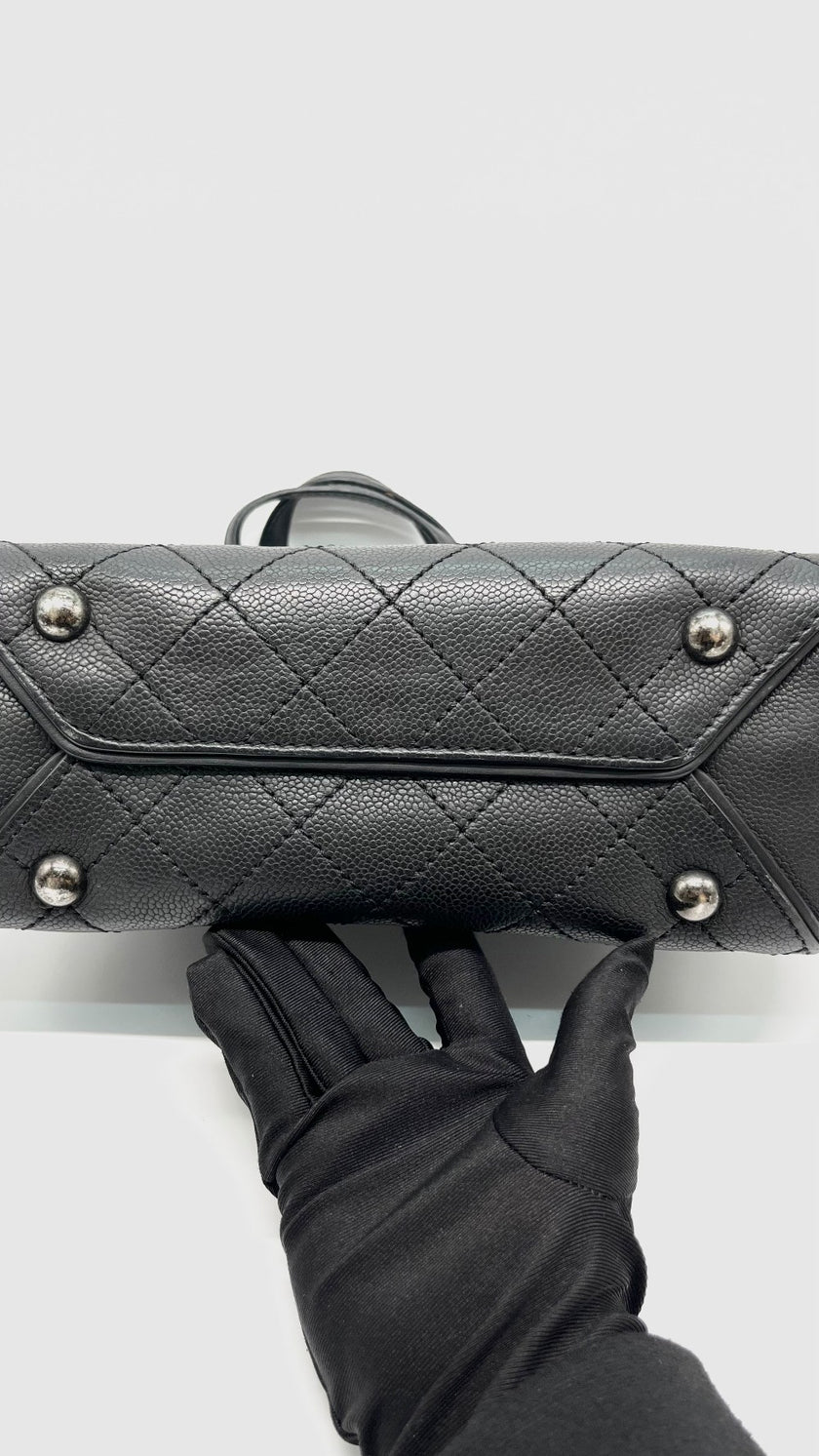 Preowned. Chanel Black Stitched Hampton Grain Calf. 18386753|10570