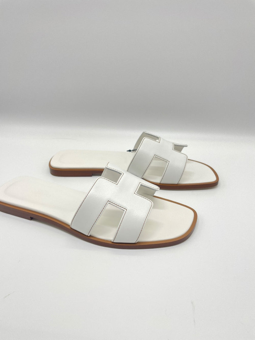 Brand New. Hermes Oran White. 38|9109