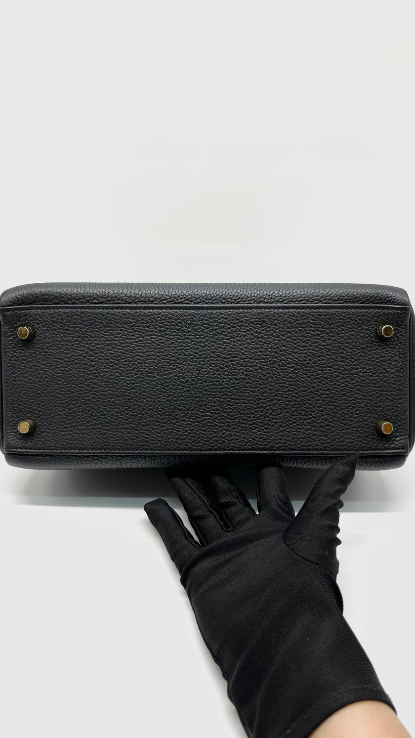 Preowned. Hermes Kelly 28 Black Togo GHW. WCT101TS|14495