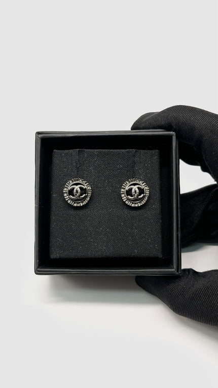 Brand New. Chanel CC Round Black Metal Stud Earrings|8809