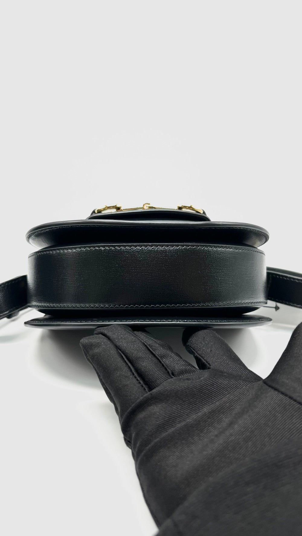 Like New. Gucci Horsebit Mini Round Black GHW|8466
