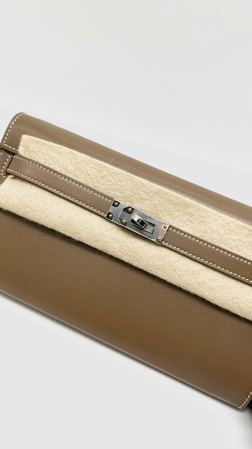 Preowned. Hermes Kelly To Go Etoupe Boxcalf PHW. WUS008GD|14340