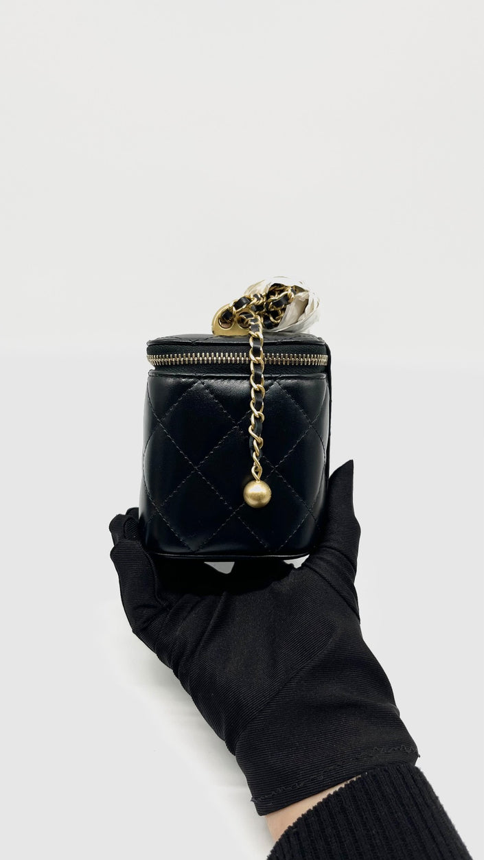 Brand New. Chanel Small Vanity Case Black Lambskin GHW. APU84T06|15114