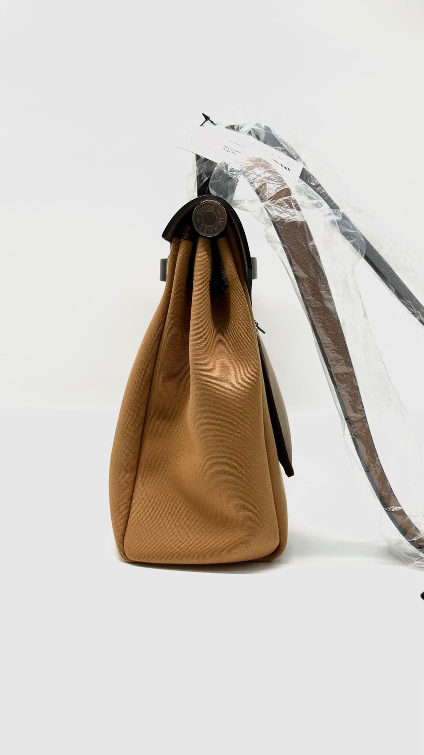 Brand New. Hermes Herbag Zip Retourne 31 Toile Officier Dune Etoupe /Ebene PHW. UTS005AU|9819