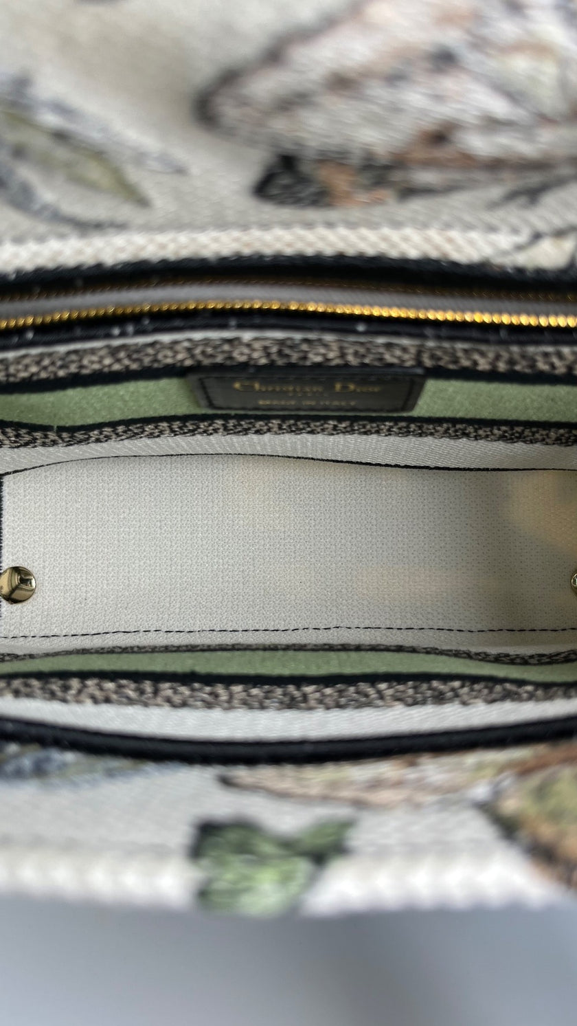 Brand New. Lady Dior D-lite Medium. 50-MA-0283|4428