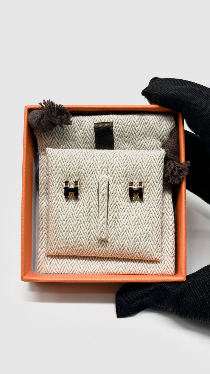 Brand New. Hermes H Pop Earrings Black|8737