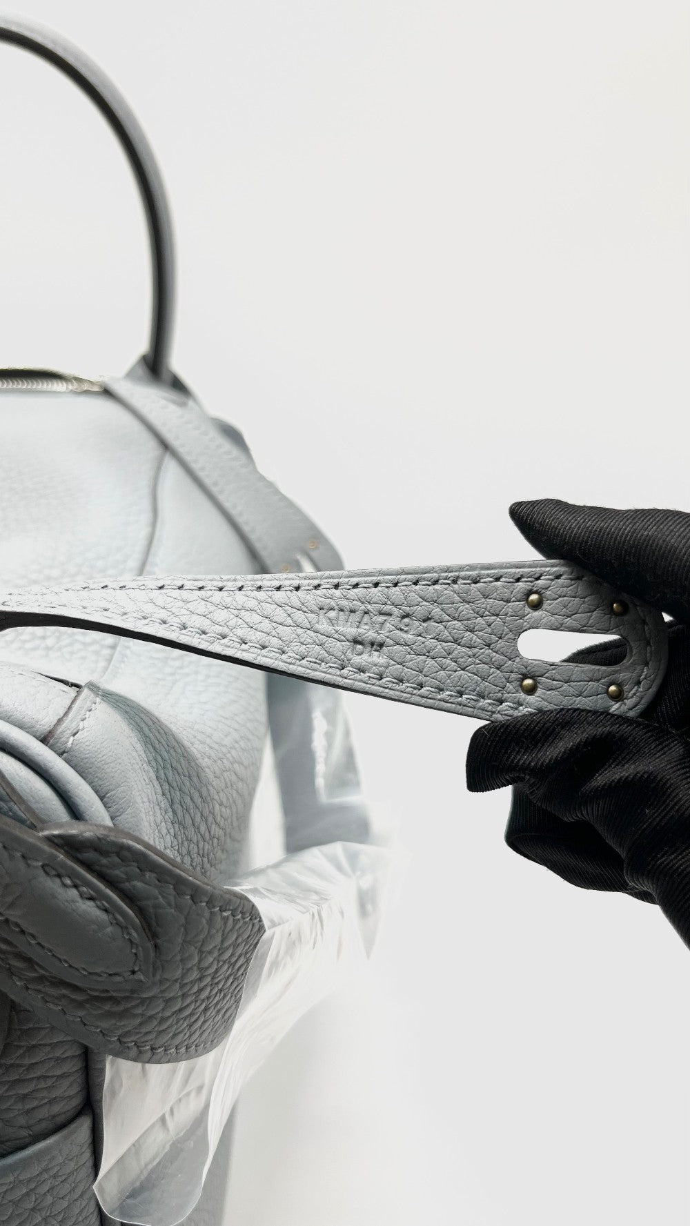 Brand New. Hermes Lindy 26 Gris Pantin Clemence PHW. KMA791DH|14642