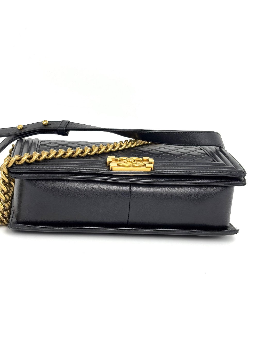 Preowned. Chanel Leboy New Medium Lambskin Black GHW. 21698415|8170