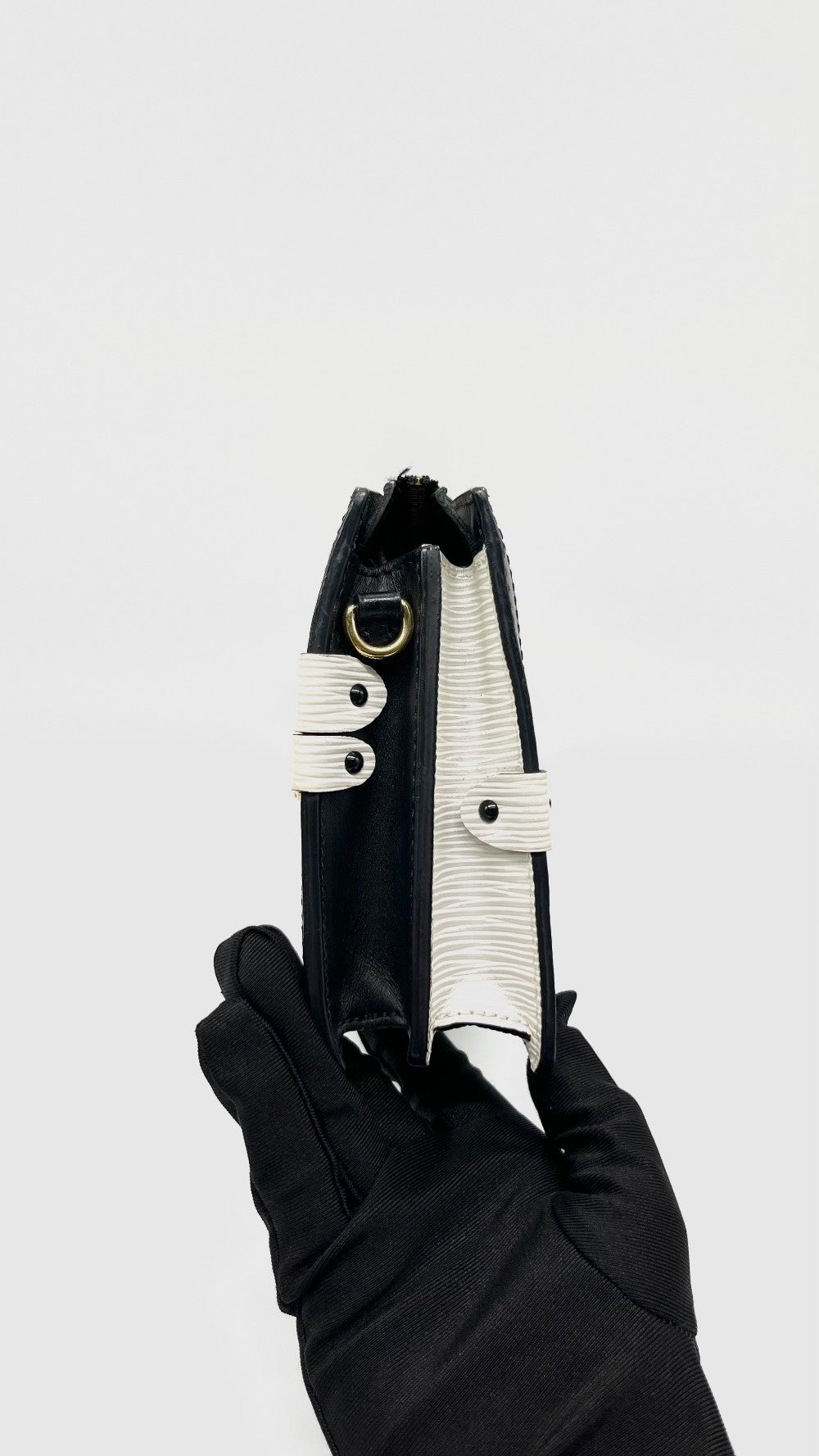 Preowned. LV Epi Trunk Clutch White/ Black GHW. MCHP|15086