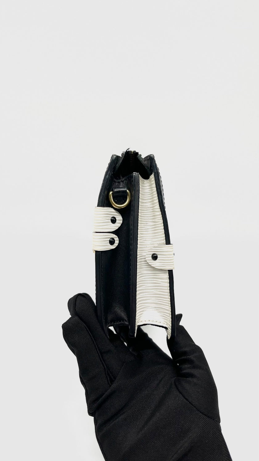 Preowned. LV Epi Trunk Clutch White/ Black GHW. MCHP|15086