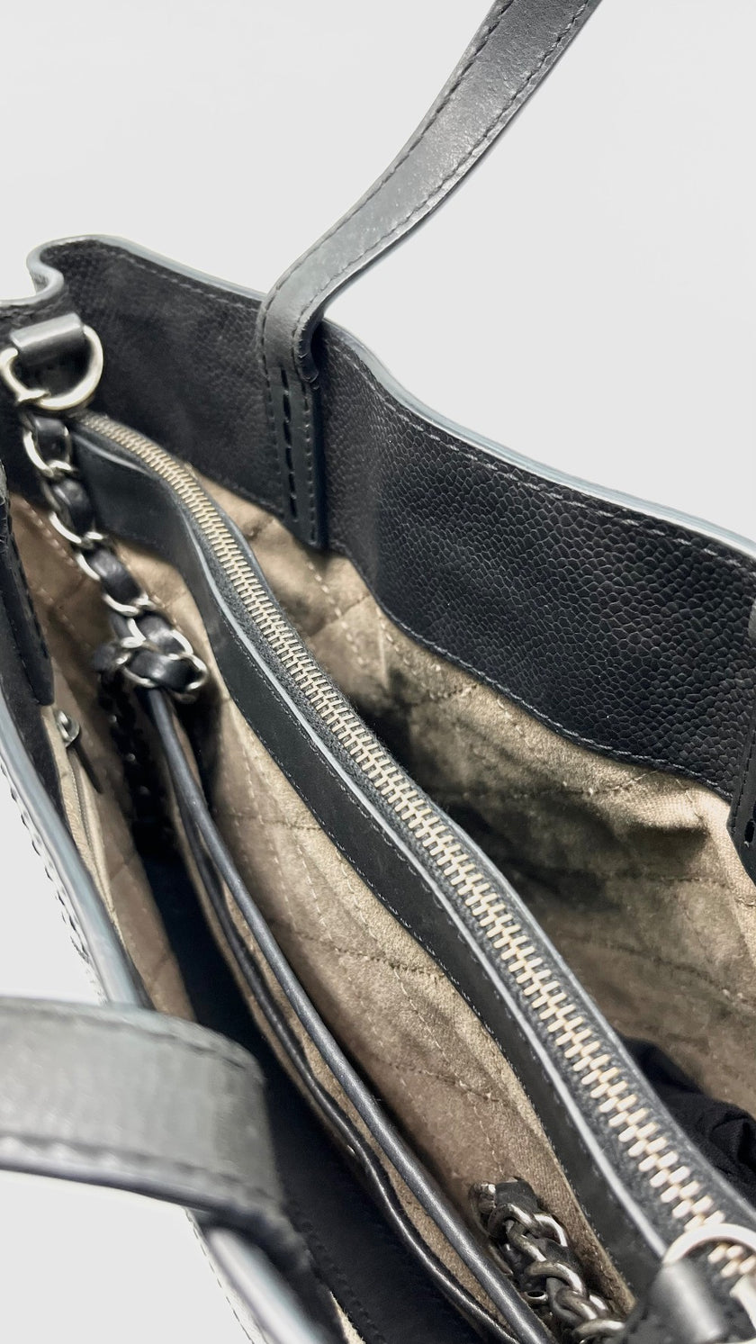 Preowned. Chanel Black Stitched Hampton Grain Calf. 18386753|10571