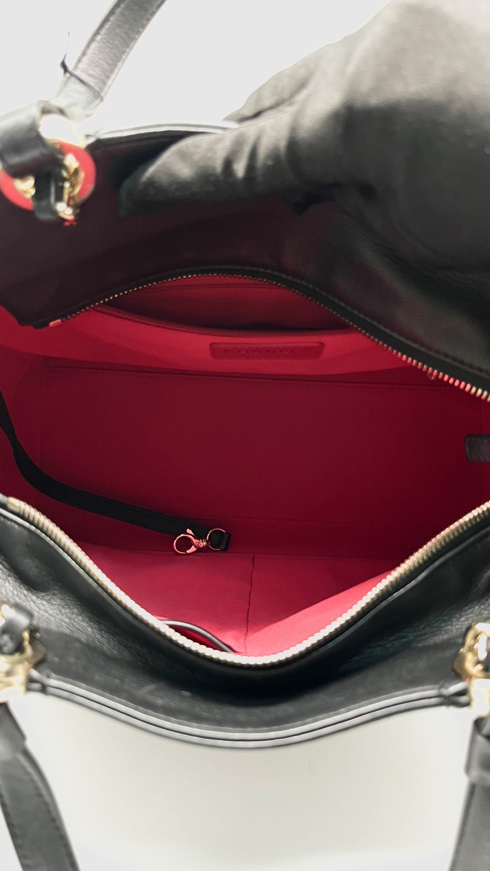 Preowned. Chanel CC Zipped Shopping Tote Calfskin Black GHW. PNJTPA01|10436