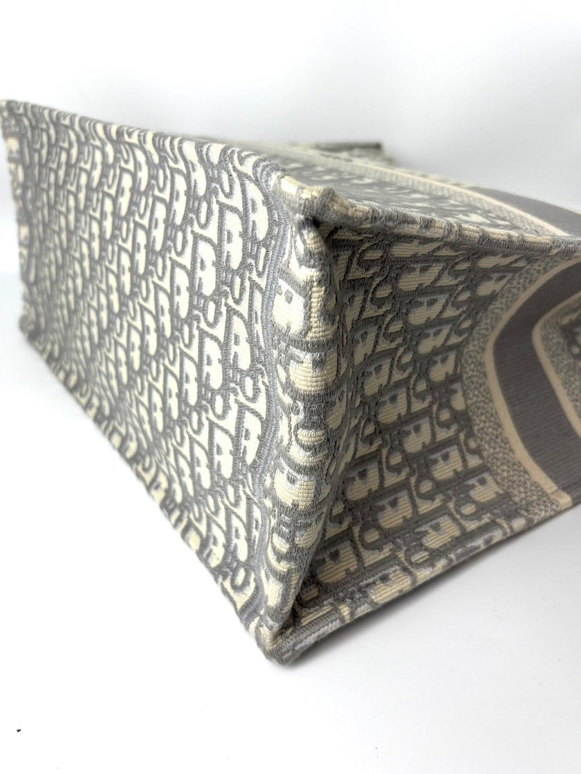 [SALE] Preowned. Dior Book Tote Large Gray. 50-MA-0270|6246