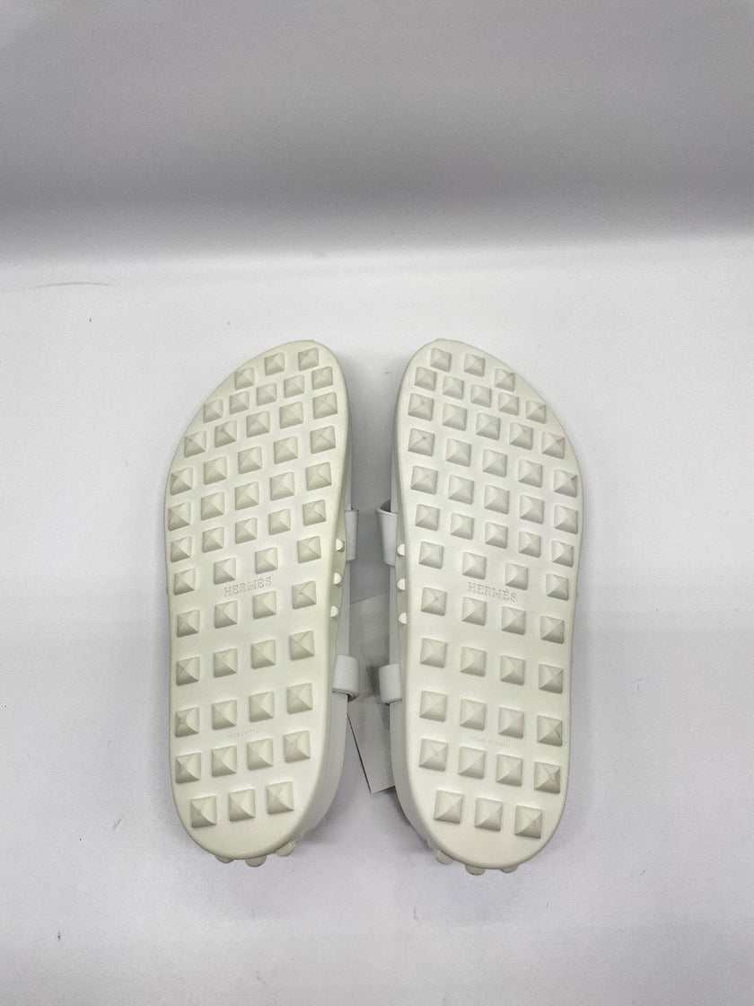 Brand New. Hermes Inboard Sandals White. 37|10105