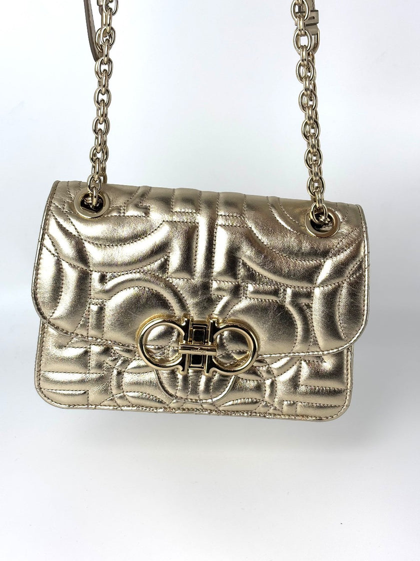 [SALE] Preowned. Ferragamo Flap Gold|5980