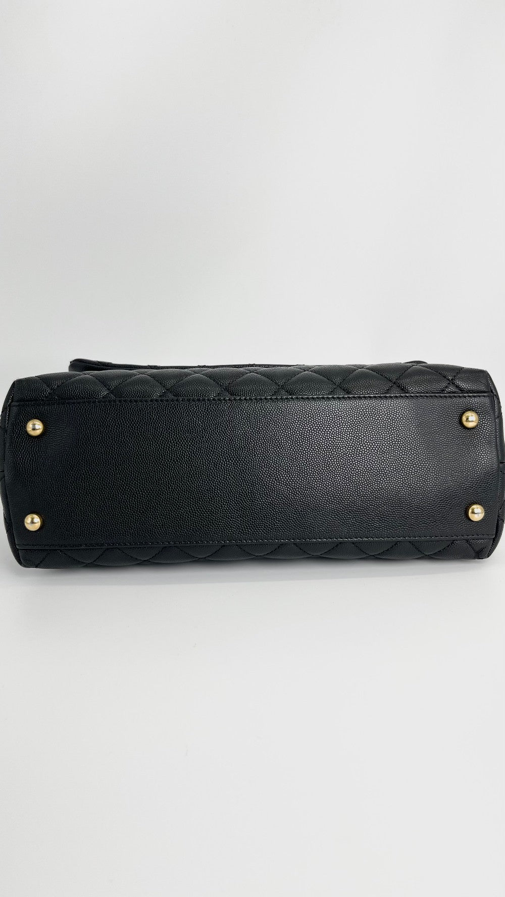 Preowned. Chanel Medium Coco Handle Black. 24190925|3995