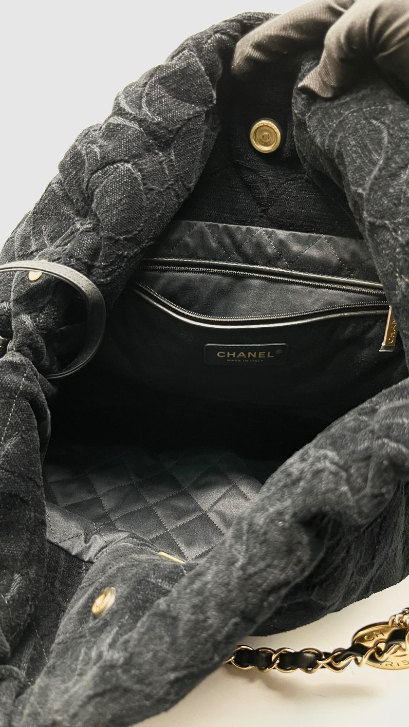 Preowned. Chanel 22 Black Velvet GHW. H2NHEX5L|10887