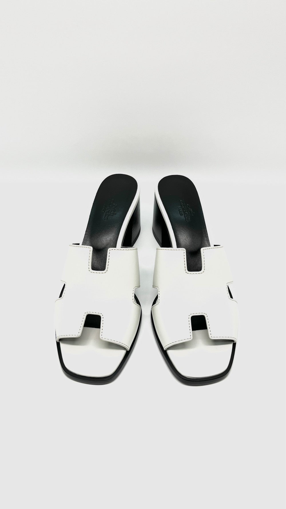 Brand New. Hermes Helia Low Heel White. 39.5|10550