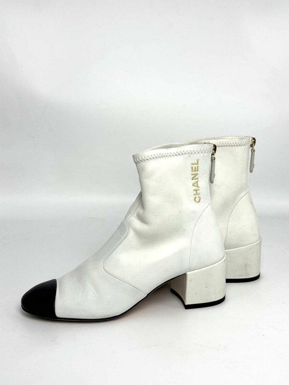 Preowned. Chanel Boots White. 36|8354