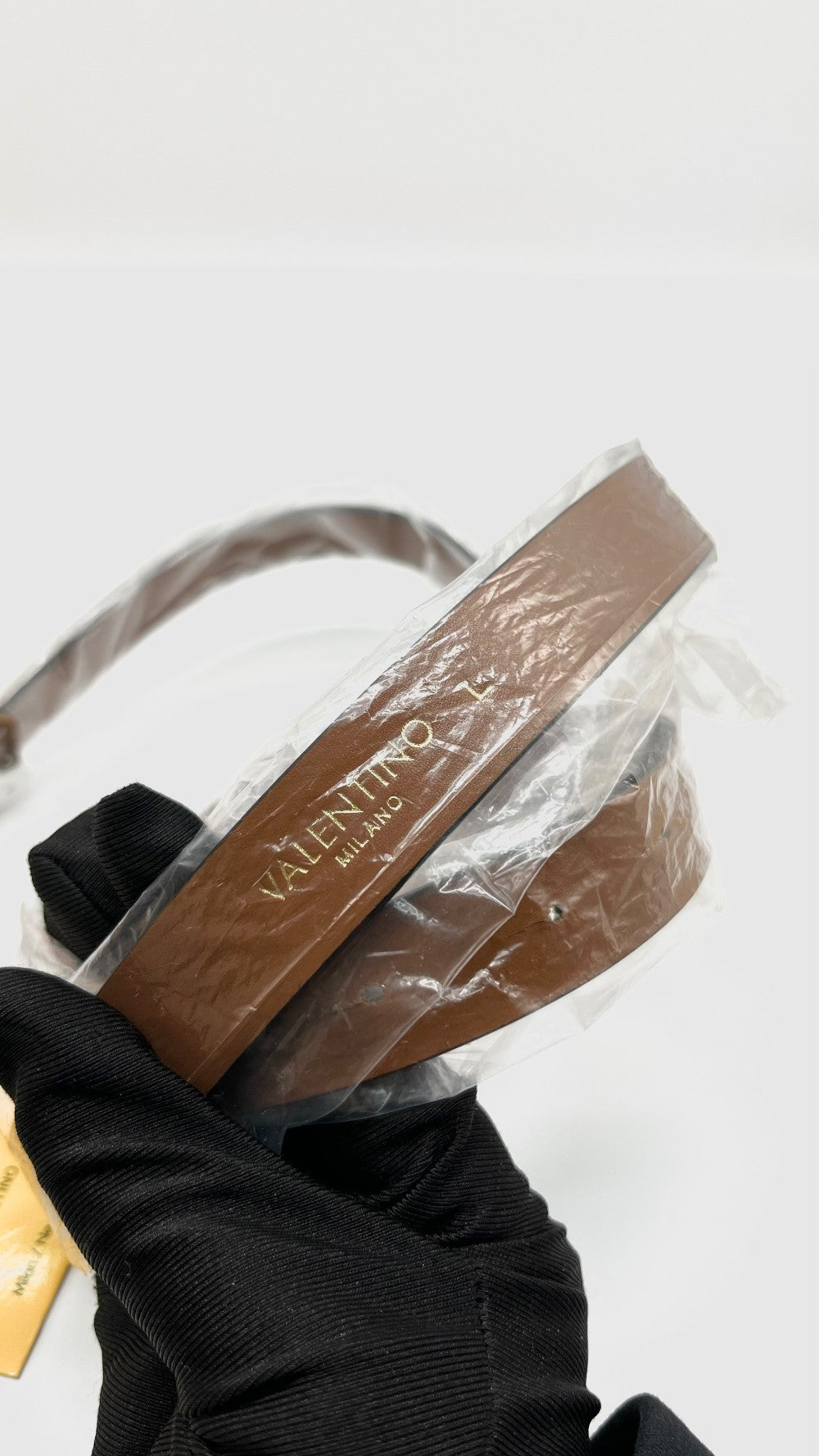 Brand New. Valentino Belt Tan Large|10520