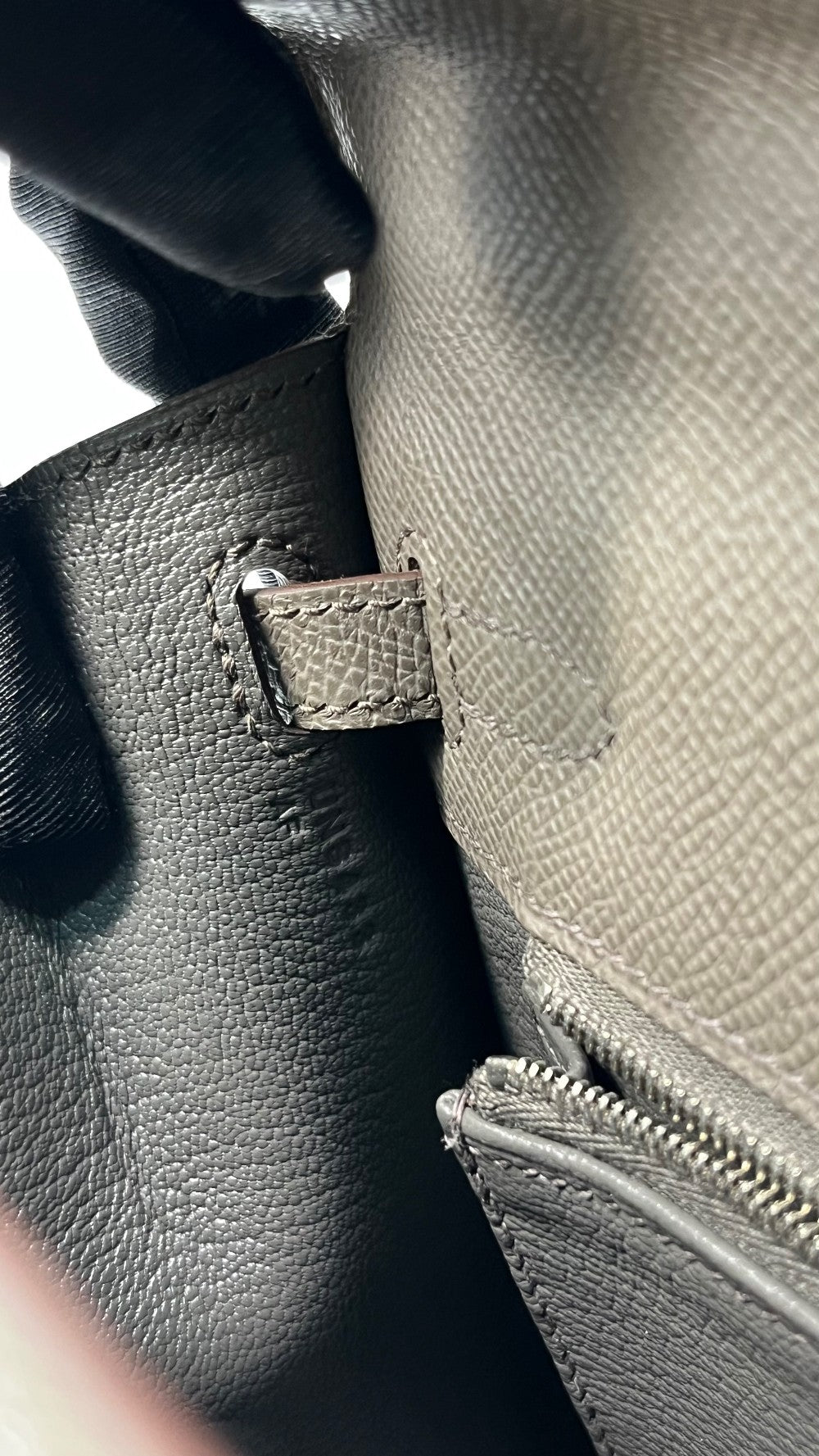 Brand New. Hermes Kelly 25 Etain Epsom Sellier PHW. UNS433AF|6508