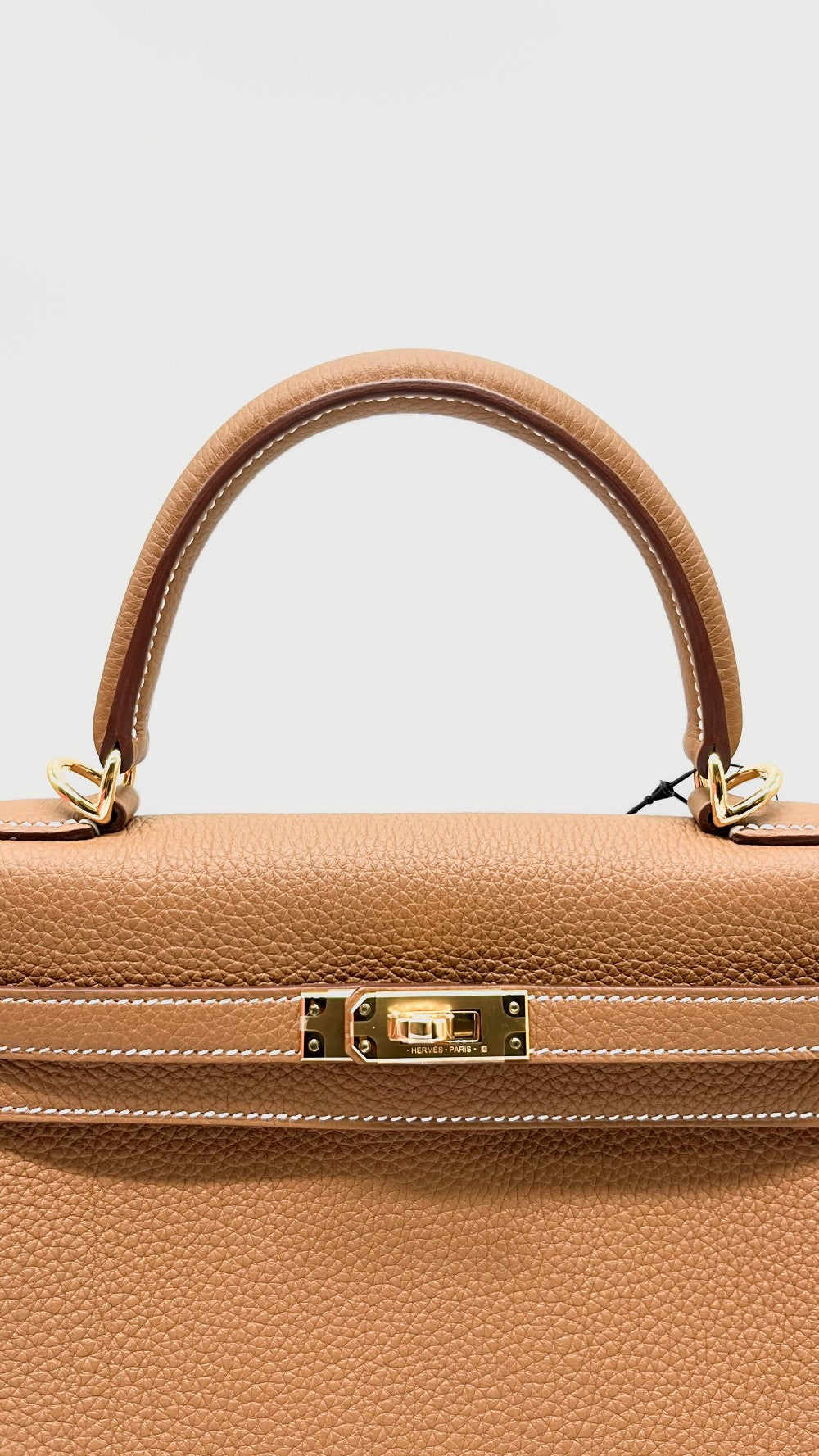 Brand New. Hermes Kelly 25 Gold Togo GHW. KMI686AS|9737