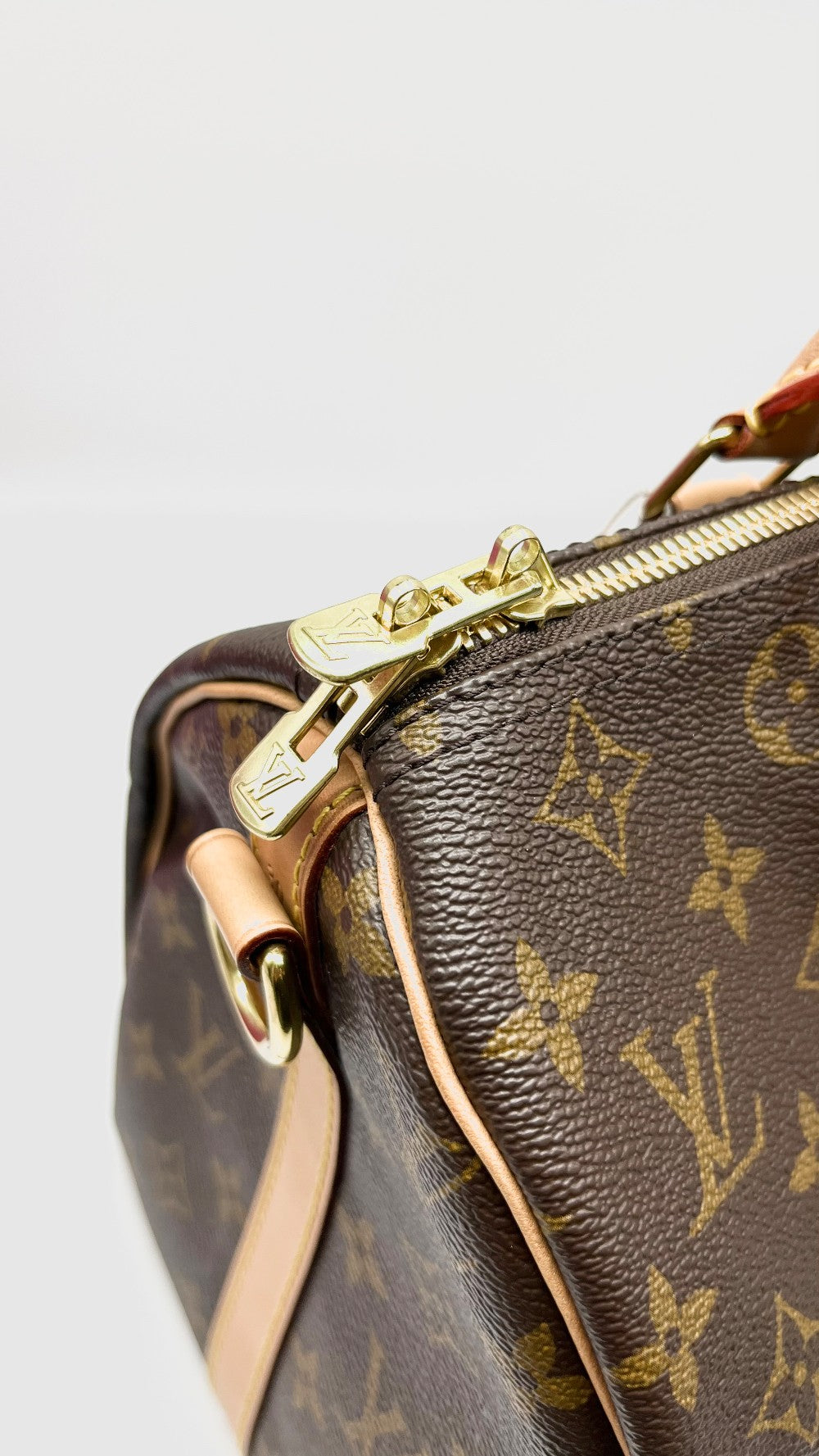 Preowned. LV Speedy Bandouliere 30 Monogram. MIcrochip|11990
