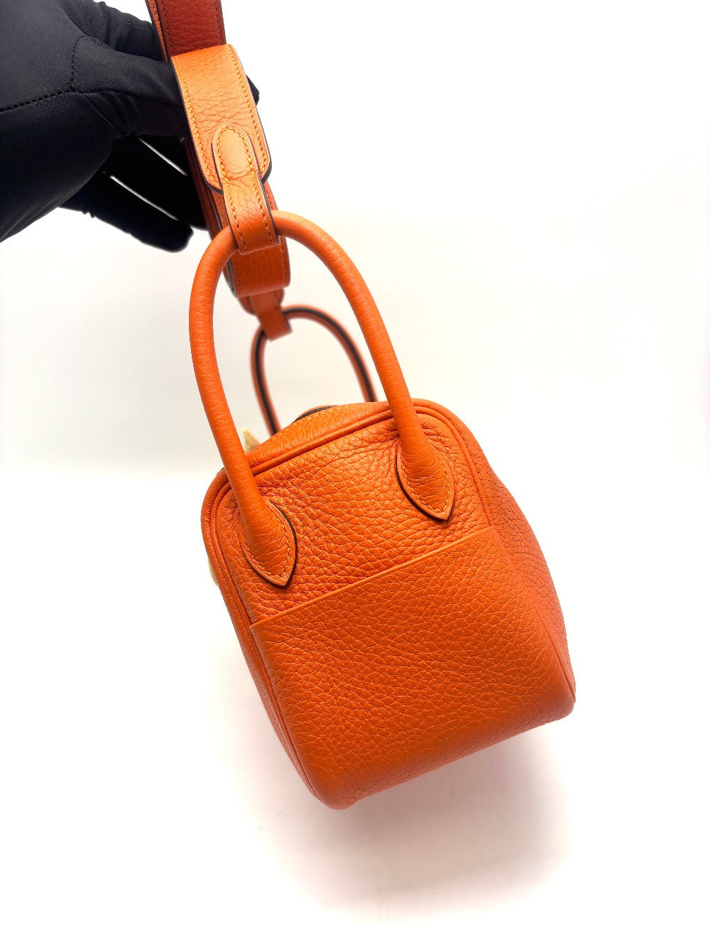 Preowned. Hermes Mini Lindy Orange Togo GHW. ZMM910CA|17823