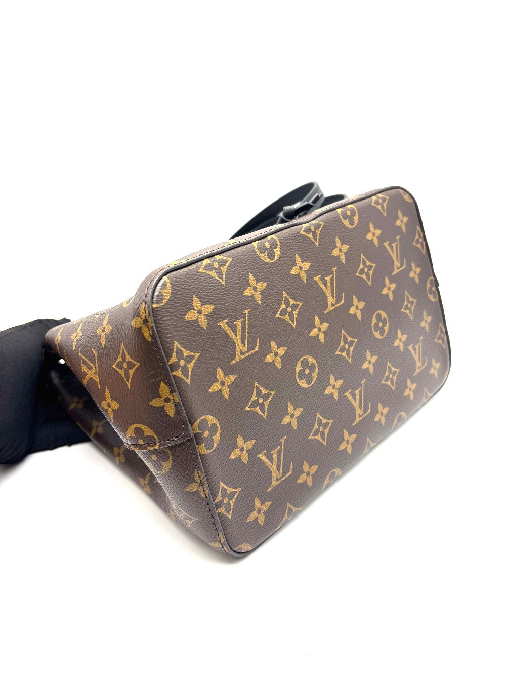 Preowned. LV Neonoe Monogram Black GHW. MI4138|17196