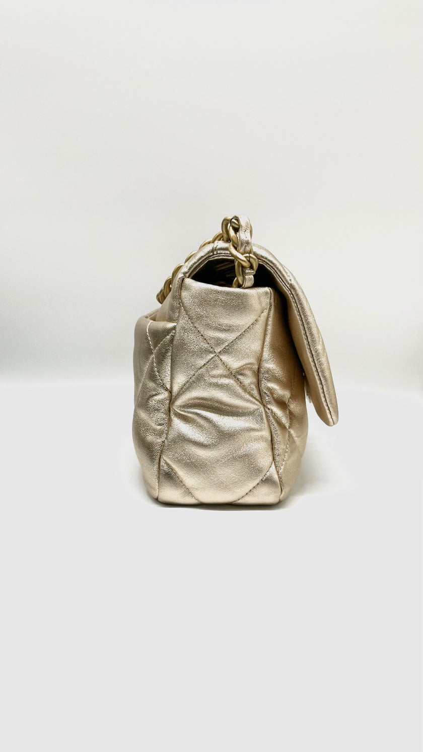 Preowned. Chanel 19 Flap Medium Gold Metallic Goatskin. 31166659|9884