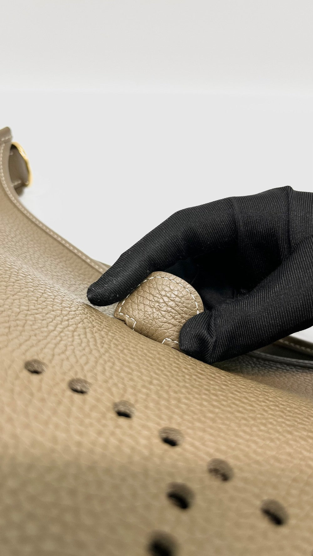 Preowned. Hermes Evelyne GM 3 Etoupe Clemence GHW. YBS007ZB|14259