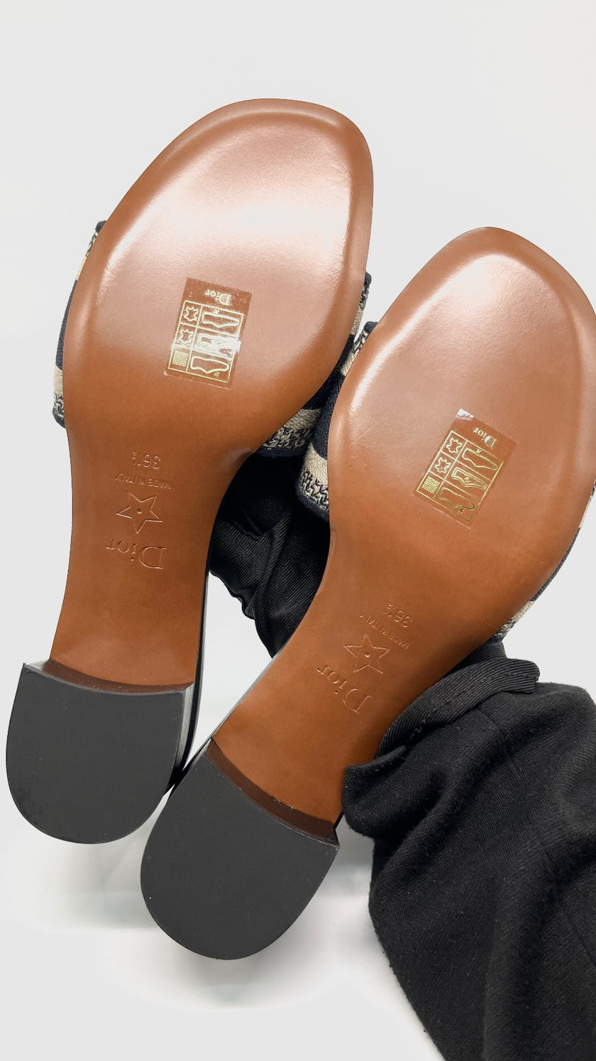 Unused. Dior Dway Sandal Deep Blue Embroidered.36.5|10535