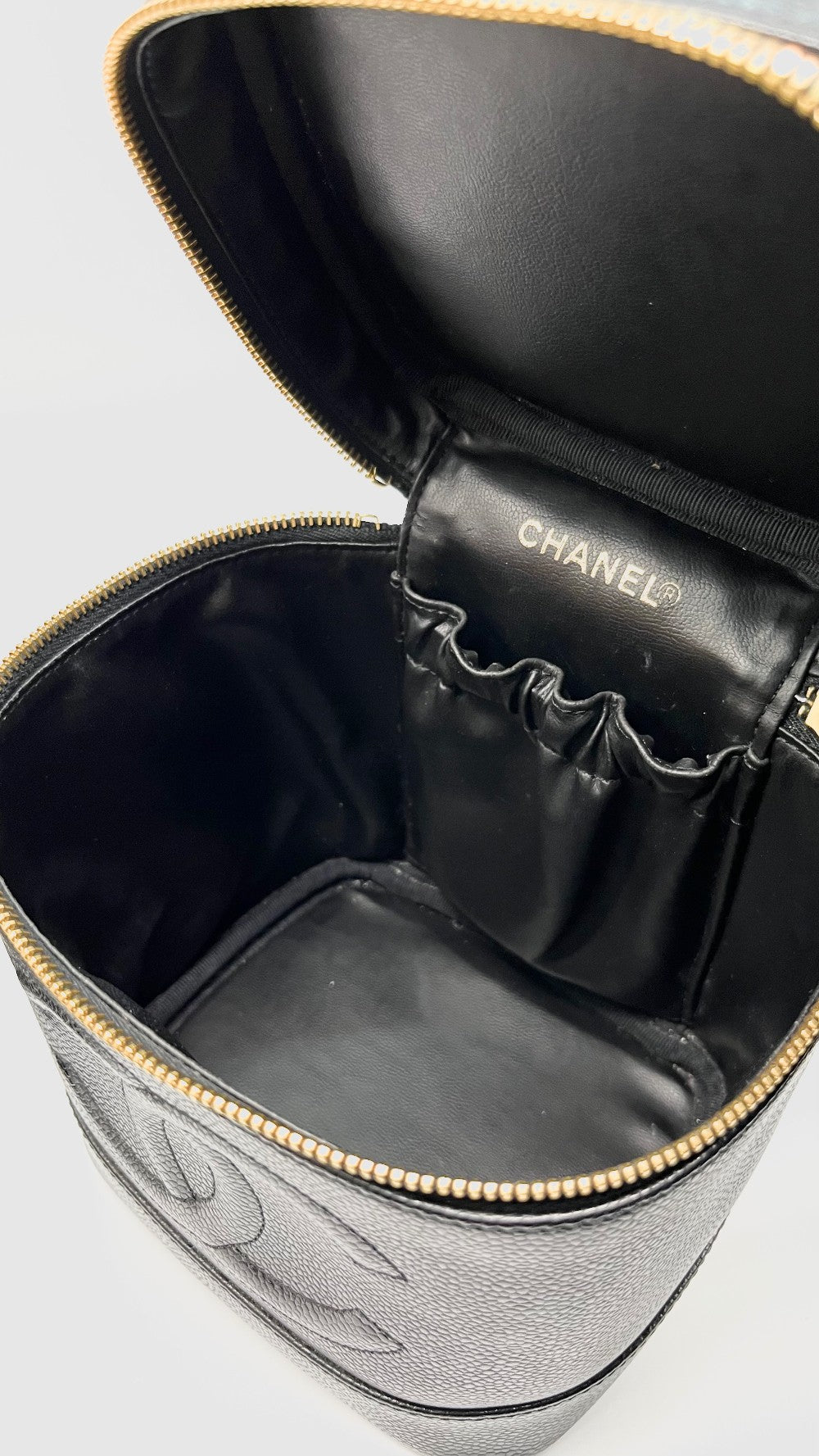 Preowned. Chanel Coco Vanity Bucket Black Caviar GHW. 5850515|9629