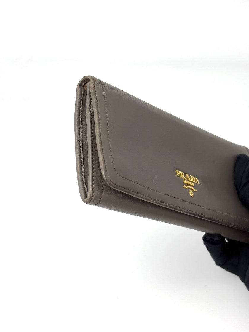 Preowned. Prada Long Wallet Gray|7007