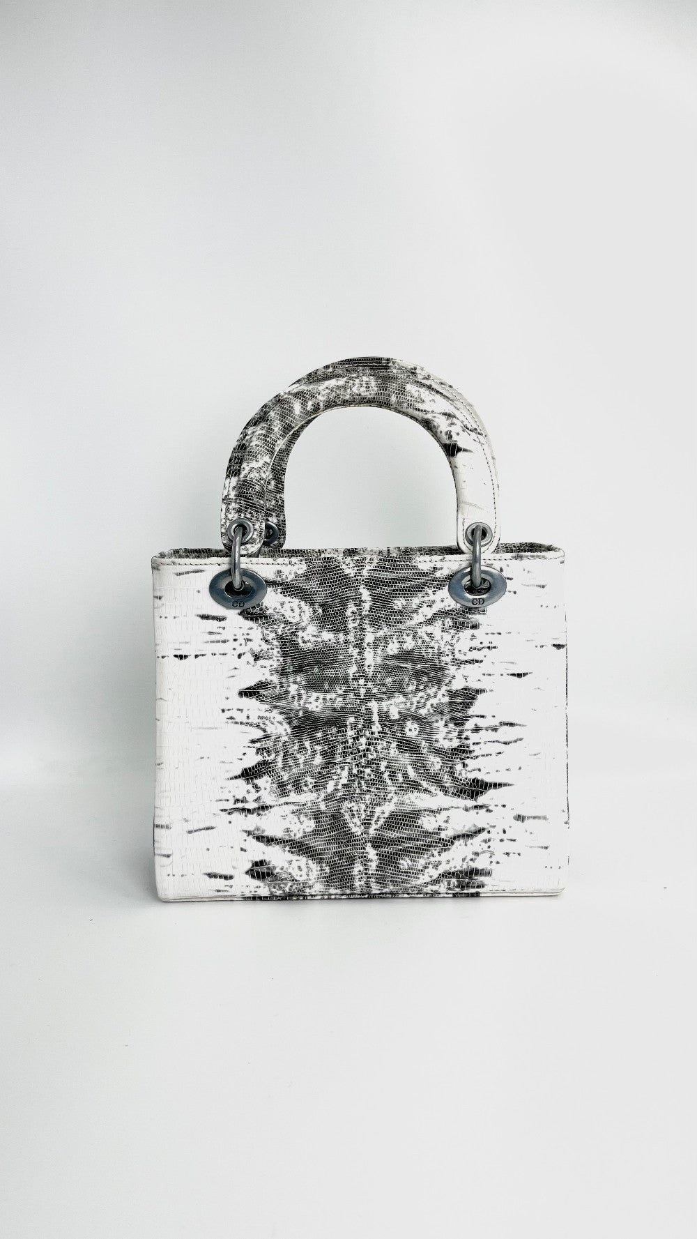 Preowned. Lady Dior Medium Lizard White. RU0010|4409