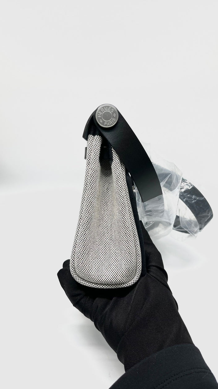 Brand New. Hermes Herbag 20 Zip Retourne Ecru/Black Canvass/Vache Hunter PHW. KAA006ZA|10230
