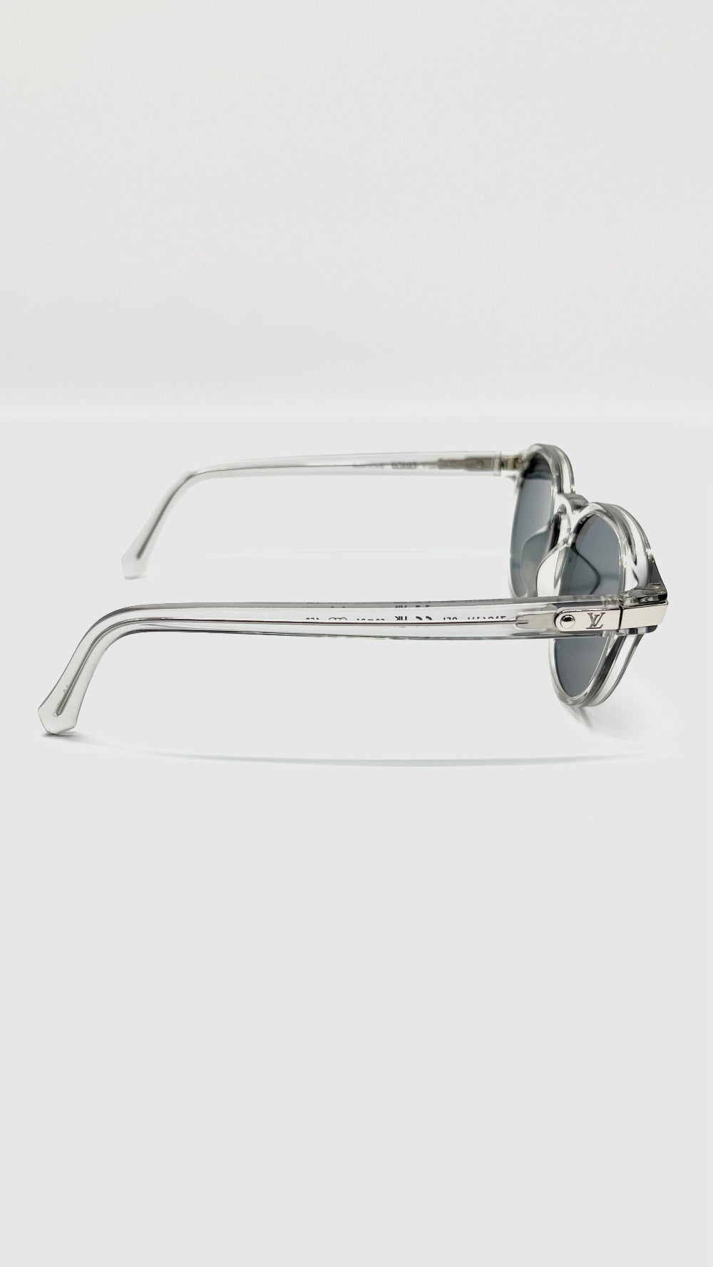 Preowned. LV Signature Glasses Round Light Gray. Z1961U8FJ5021150|9387