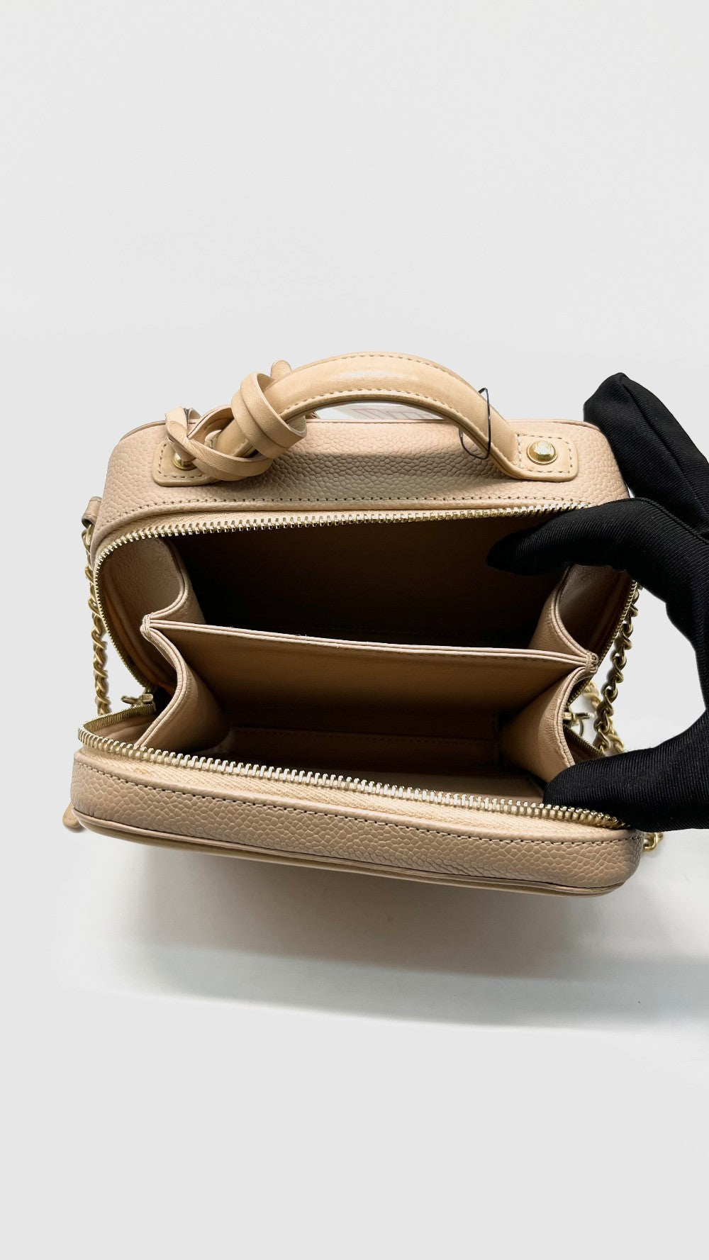 Preowned. Chanel Quilted Small CC Filigree Vanity Case Beige Caviar GHW. 24862797|15257