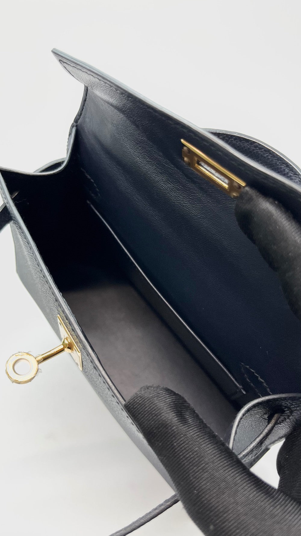 Preowned. Hermes Mini Kelly Blue Obscure Epsom GHW. AIS031MG|16123