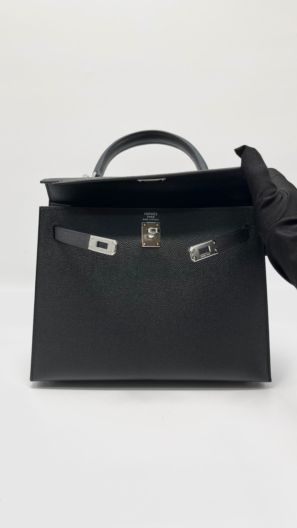 Brand New. Hermes Kelly 25 Black Epsom Sellier PHW. KMU951PA|14358