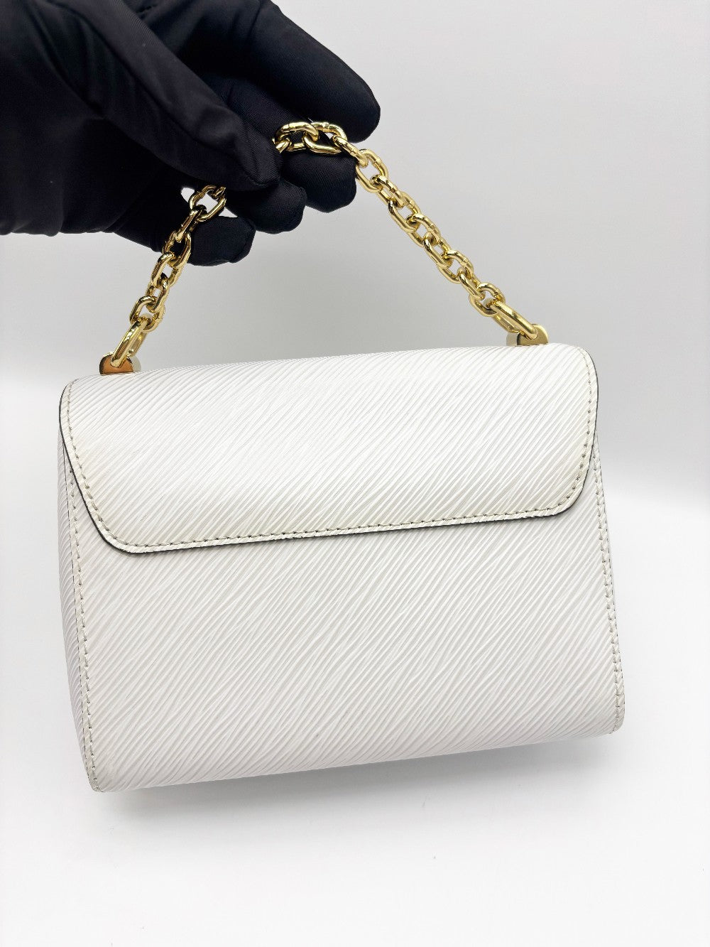 Preowned. LV Twist White PM Epi GHW. AR2200|17955