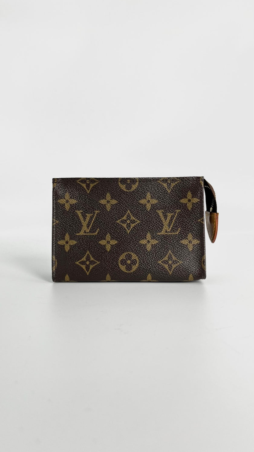 Preowned. LV Toiletry Pouch Mono. DU0026|4682