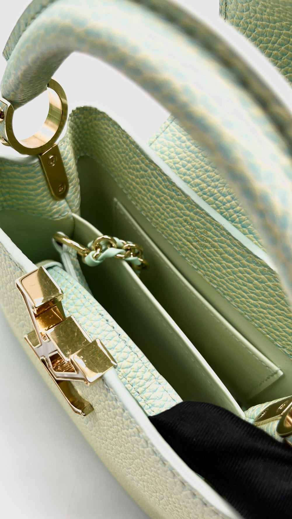Like New. LV Capucines Mini Vert Deau (Green). Microchip|15849