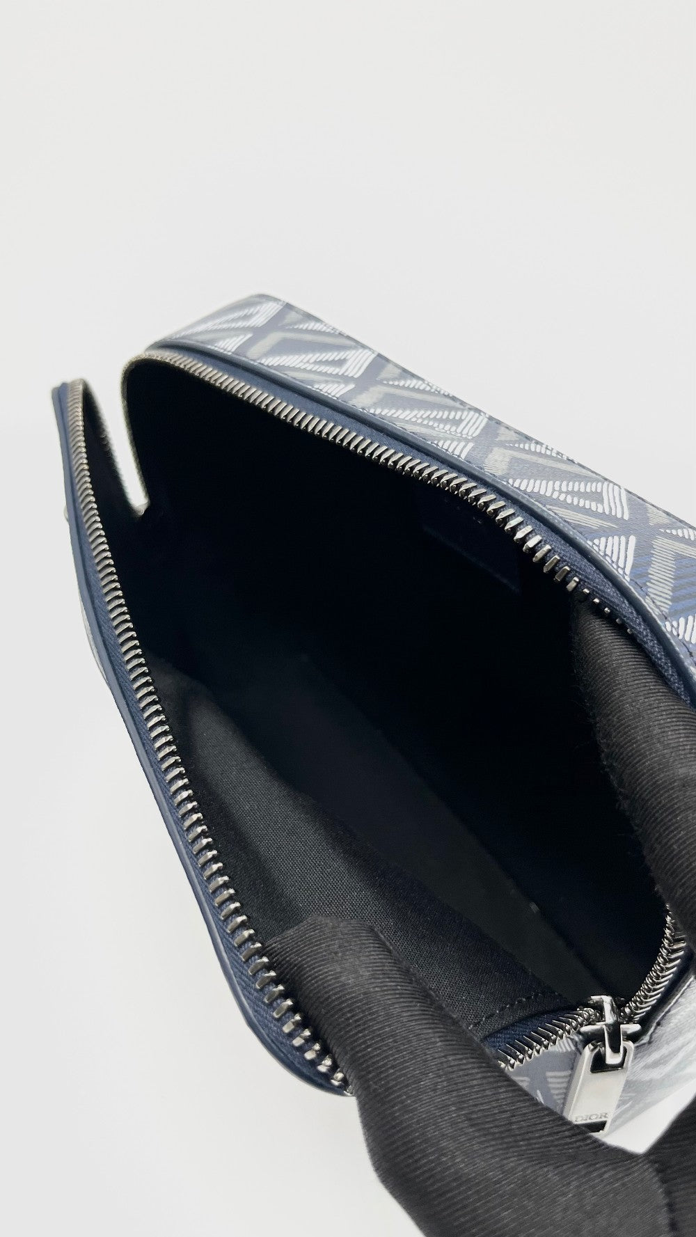 Like New. Dior Safari Messenger Co Diamond Dark Blue|13125