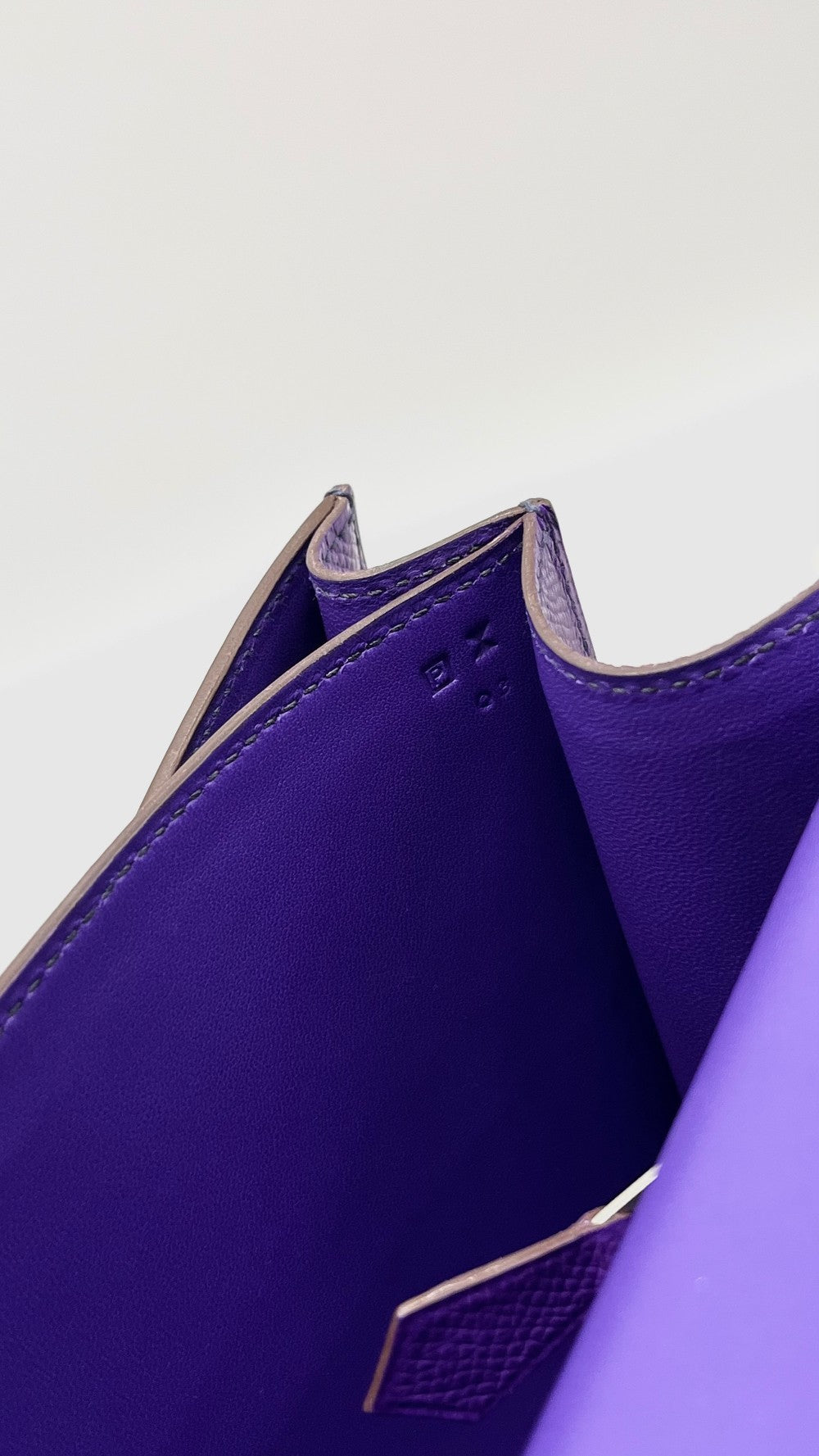 Preowned. Hermes Constance 24 Ultra Violet Epsom PHW. P Square X03|9313