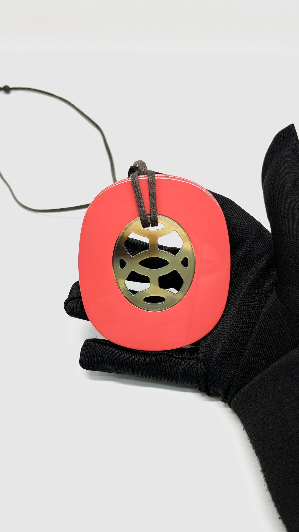 Preowned. Hermes Lift Pendant Horn Rouge Necklace in Laquer|11272